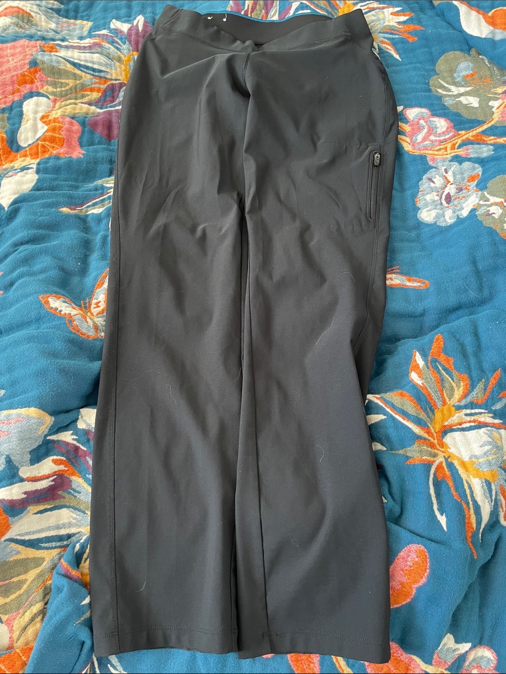 Women's hikers with side zip pocket